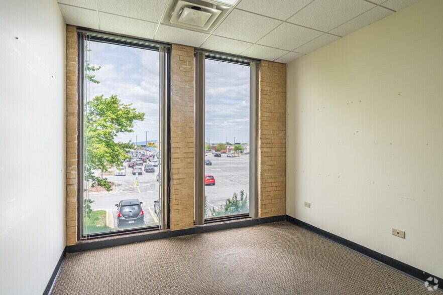 More Photos Of 17926 S Halsted St, Homewood Office For Sale