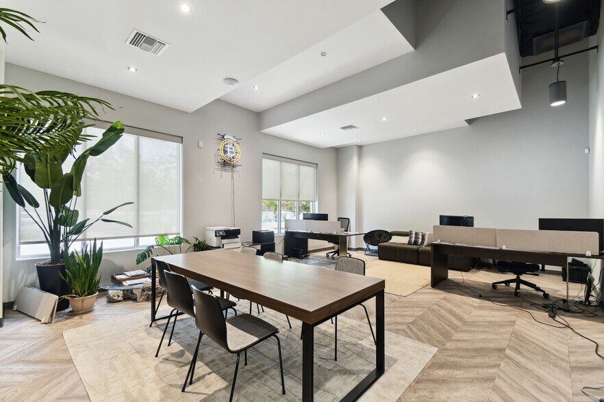 More Photos Of 924 Hale Ave, Brooksville Office For Sale