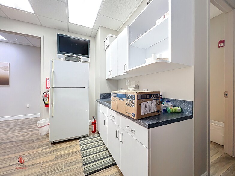 More Photos Of 1507 S Hiawassee Rd, Orlando Medical For Lease