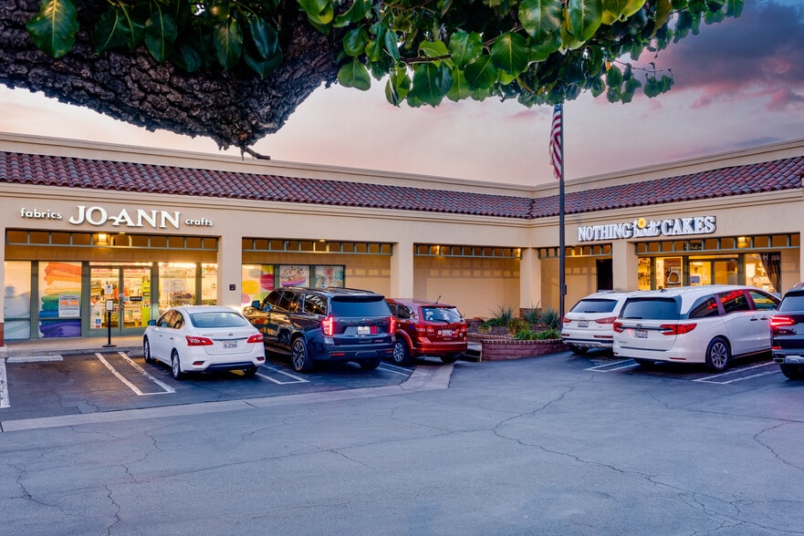 More Photos Of 2082-2098 Foothill Blvd, La Verne Unknown For Lease