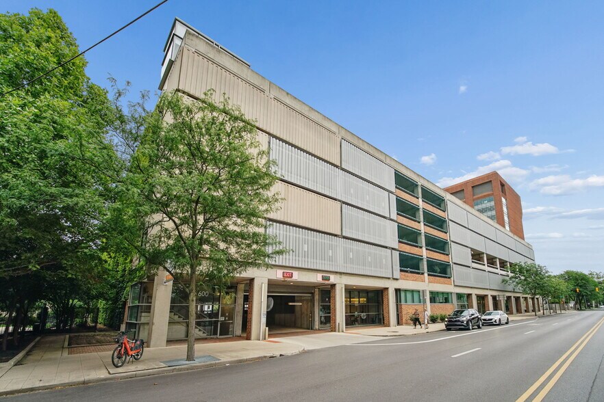 More Photos Of 600-640 S Front St, Columbus Parking Garage For Lease