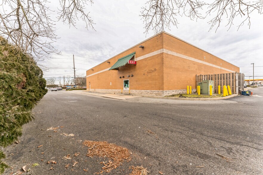 More Photos Of 2474 Hempstead Tpke, East Meadow Drugstore For Lease