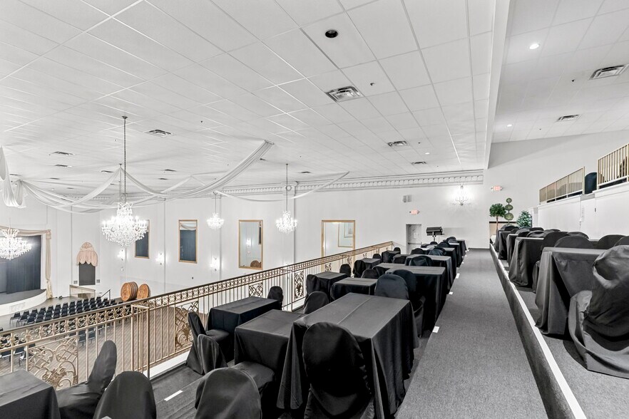 More Photos Of 138 E Market St, New Albany Lodge Meeting Hall For Sale