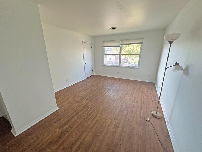 More Photos Of 212 Logan St, Valparaiso Apartments For Sale