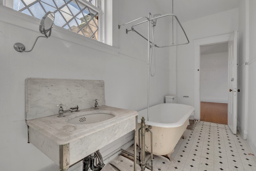 More Photos Of 51 Trumbull St, New Haven Office For Sale