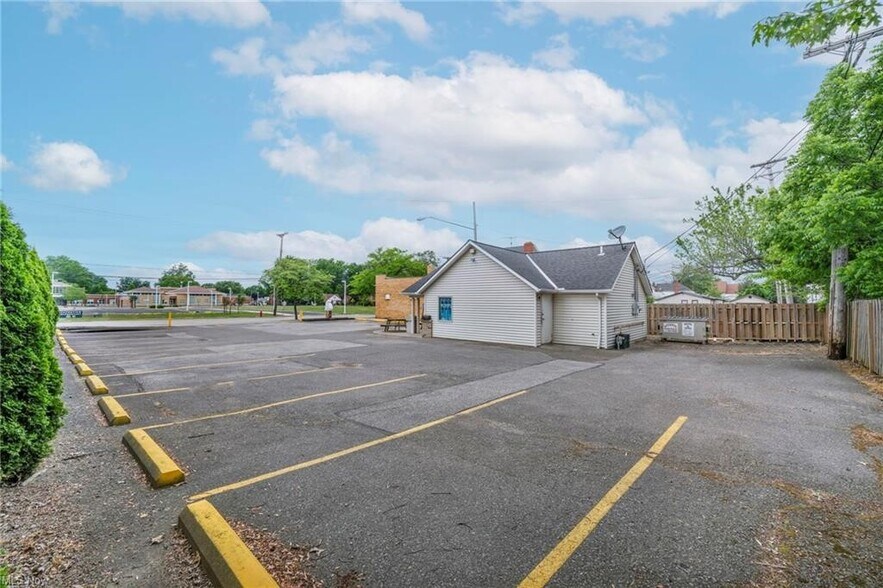 More Photos Of 499 E 260th St, Euclid Specialty For Sale