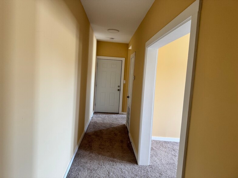 More Photos Of 1636 Central Ave, Middletown Apartments For Sale