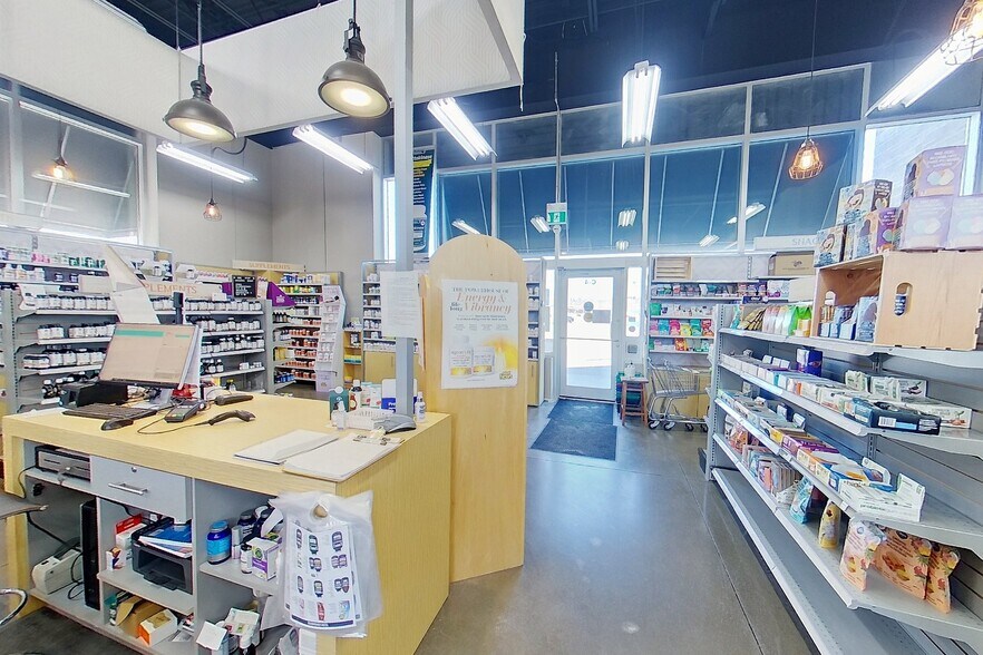 More Photos Of 101 Clarence St, Port Colborne General Retail For Sale