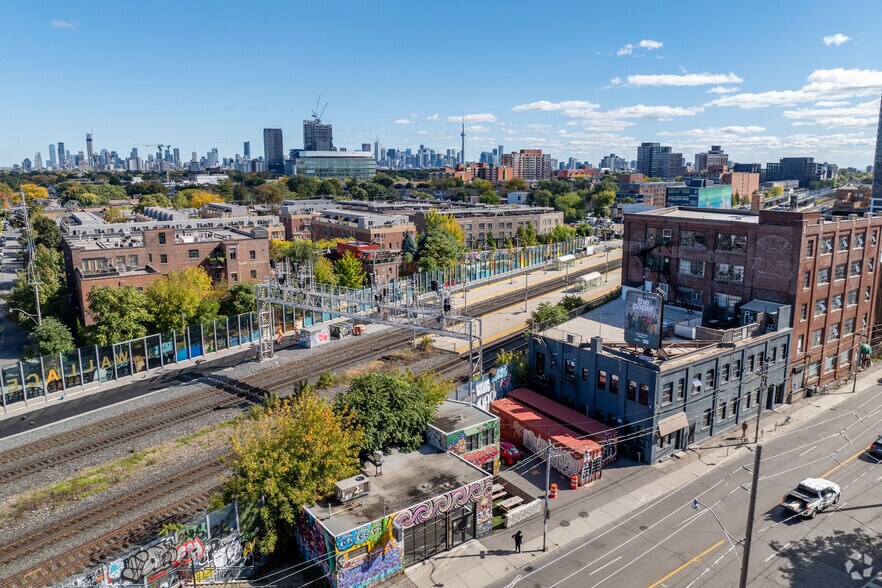 More Photos Of 2480 Dundas St W, Toronto Apartments For Sale