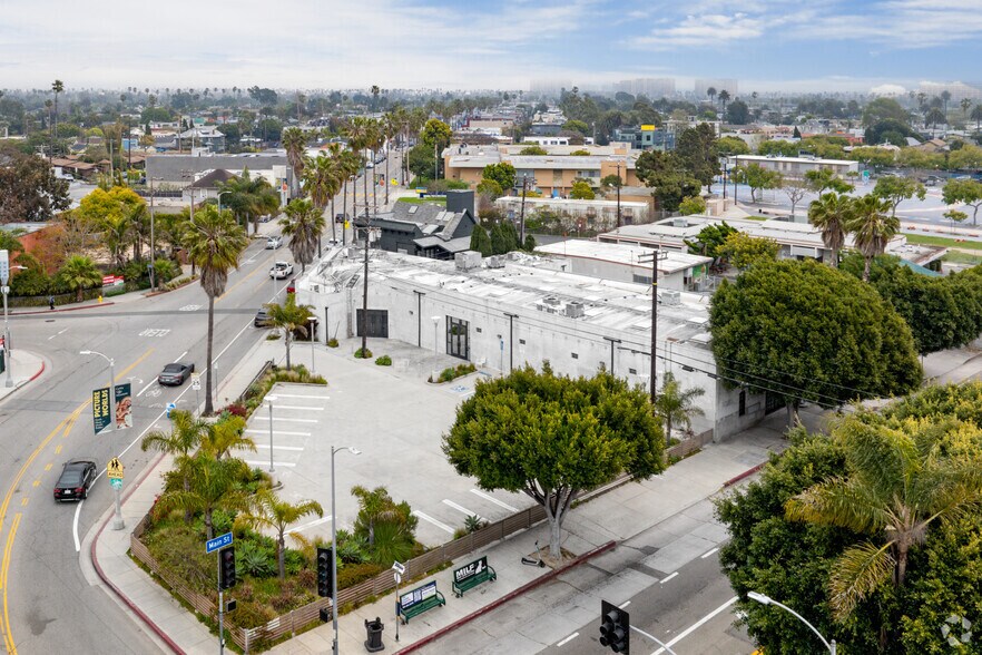 More Photos Of 910 Abbot Kinney Blvd, Venice Storefront For Sale