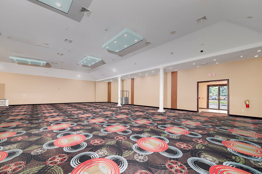 More Photos Of 3720 Bloomfield Village Dr, Macon-Bibb Storefront For Sale