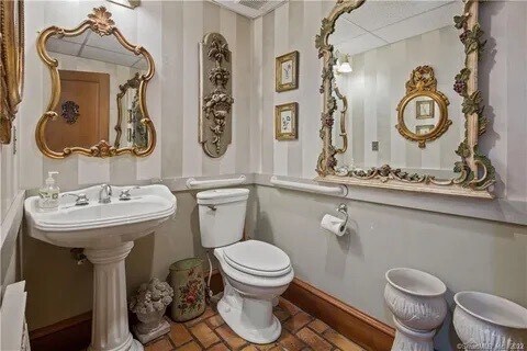 More Photos Of 4 Long Ridge Rd, Redding General Retail For Sale