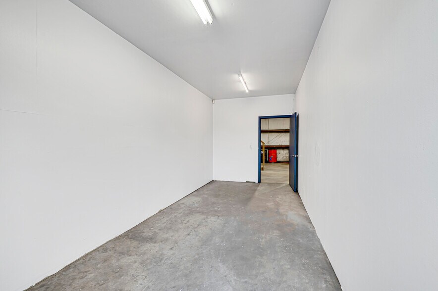 More Photos Of 8621 Antelope Dr, Houston Service For Lease