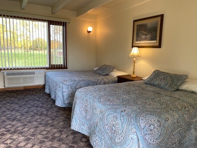 More Photos Of 3145 Stevenson Pier Cir, Sturgeon Bay Hotel For Sale