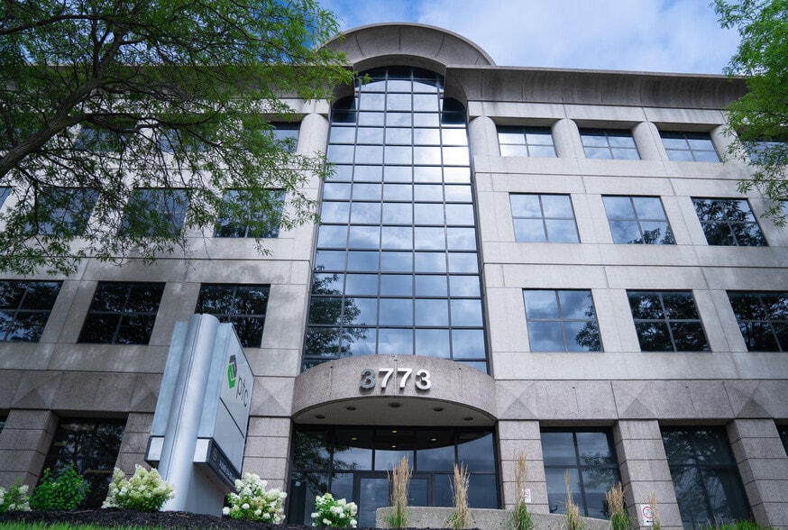 More Photos Of 3773-3777 Boul De La Côte-Vertu, Montréal Office For Lease