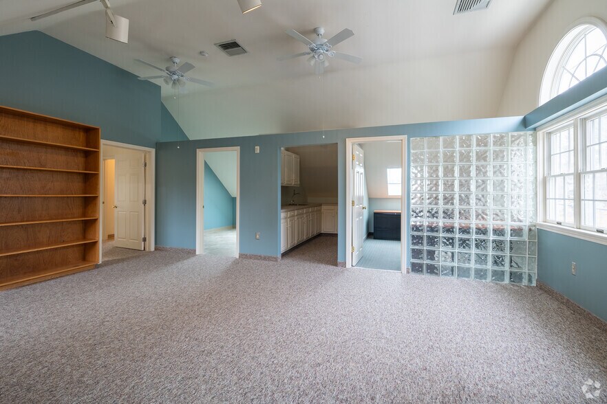 More Photos Of 109 Colon St, Beverly Medical For Lease