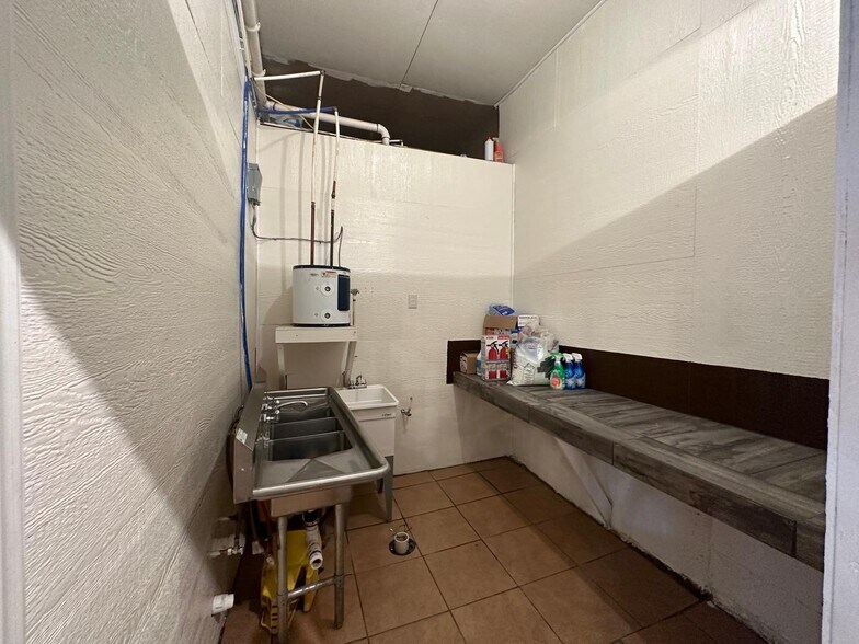 More Photos Of 6401 E 12th St, Kansas City Restaurant For Sale