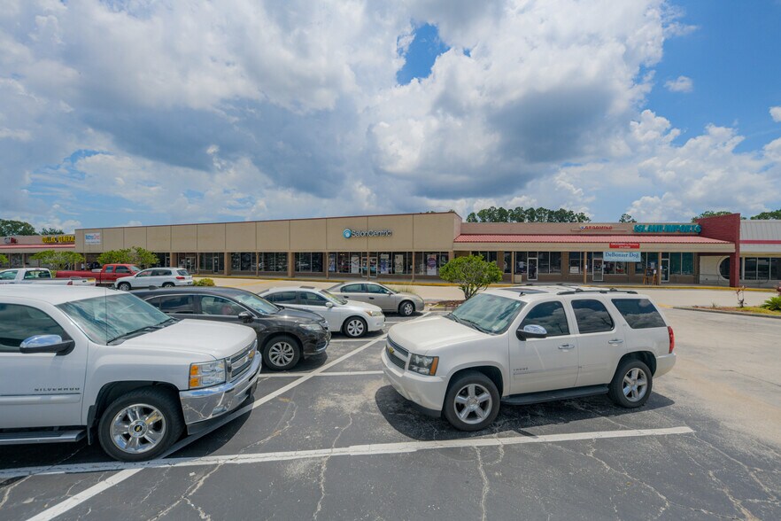 More Photos Of 291-311 Blanding Blvd, Orange Park General Retail For Lease