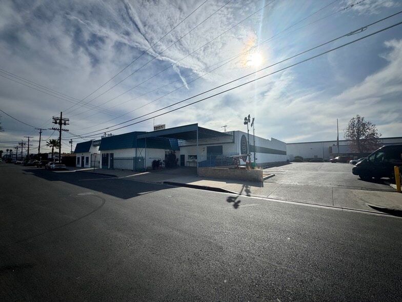More Photos Of 15954-15958 Arminta St, Van Nuys Warehouse For Lease