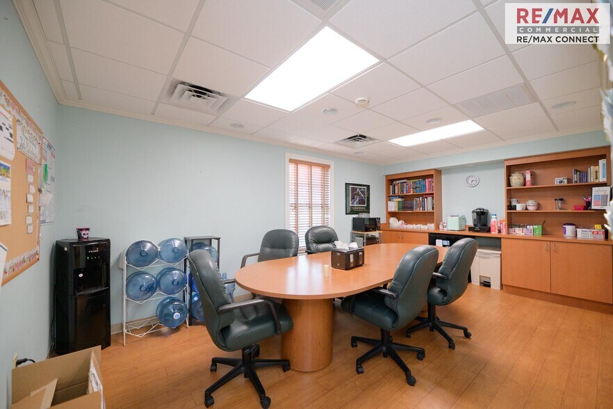 More Photos Of 401 Oyster Point Rd, Newport News Medical For Sale