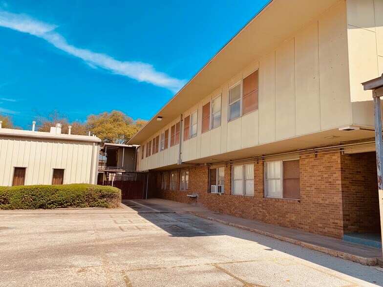 More Photos Of 5703 Blanco Rd, San Antonio Schools For Sale