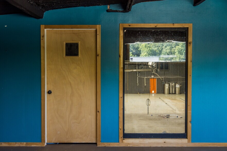 More Photos Of 535 W Poplar St, Fayetteville Warehouse For Lease