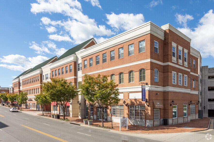 More Photos Of 3925 Chain Bridge Rd, Fairfax Office For Lease