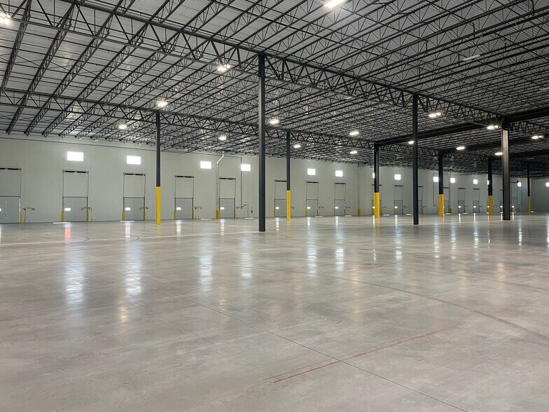 More Photos Of 5405 Stanley Rd, Indianapolis Distribution For Lease