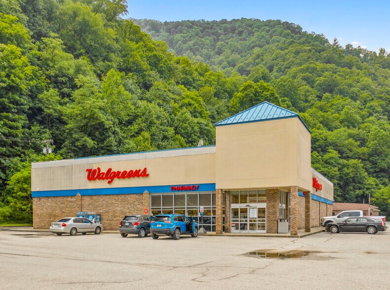More Photos Of 69 Lewis St, Whitesville Drugstore For Sale