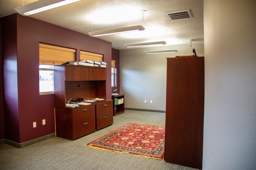 More Photos Of 1191 E Iron Eagle Dr, Eagle Loft Creative Space For Sale