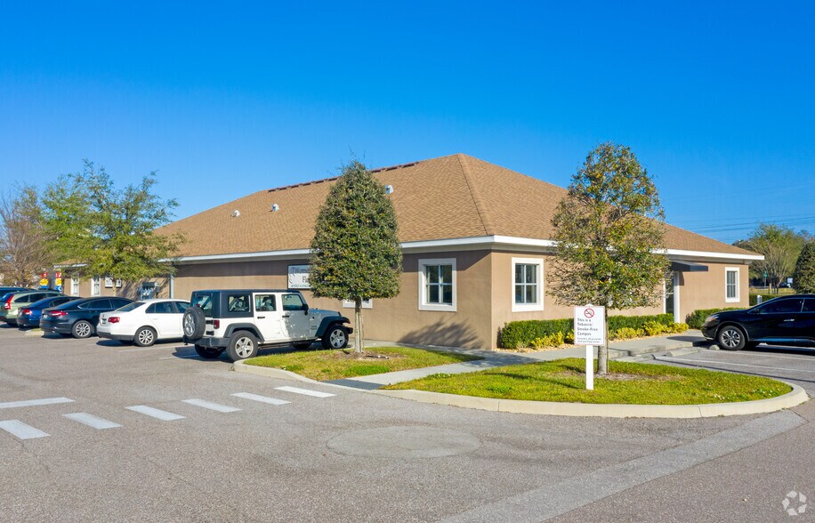 More Photos Of 16301 Fishhawk Blvd, Lithia Medical For Lease