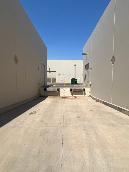 More Photos Of 3443 W Earll Dr, Phoenix Warehouse For Lease