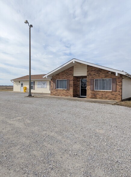 More Photos Of 707 Il Route 127, Greenville Flex For Sale