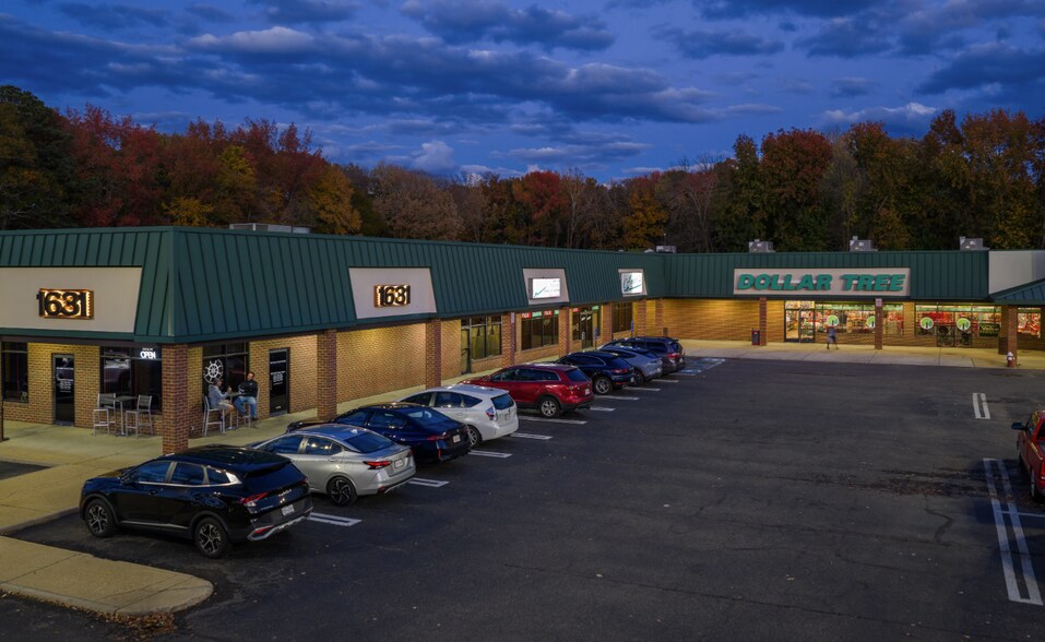 More Photos Of 456-476 Wythe Creek Rd, Poquoson General Retail For Sale