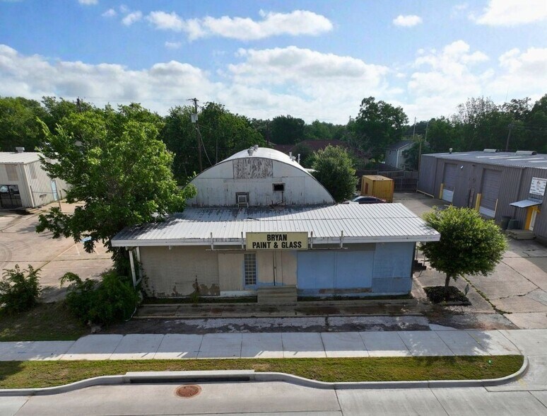 More Photos Of 2111 S College Ave, Bryan Industrial For Lease