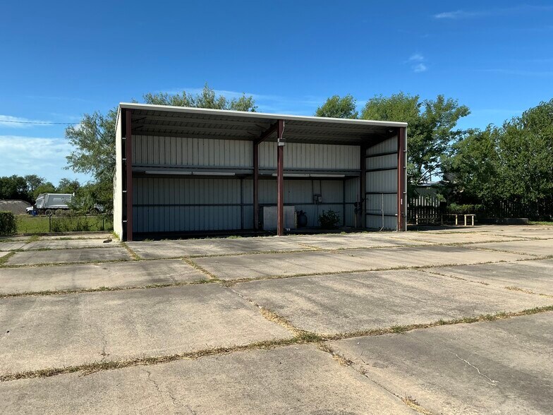More Photos Of 908 Cecilia St, Alice Warehouse For Lease