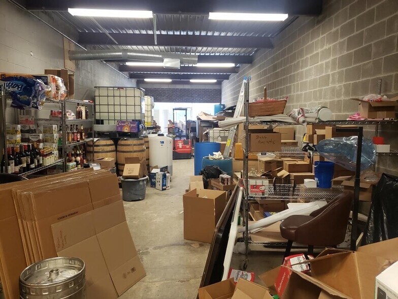 More Photos Of 1357 Central Ave, Middletown Storefront For Sale