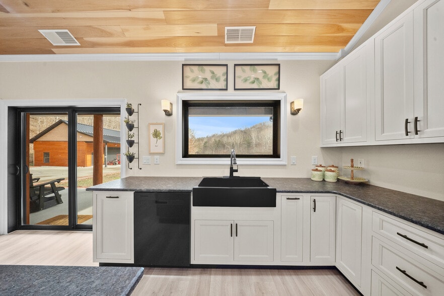 More Photos Of 325 Sinking Rd, Argillite Hospitality For Sale