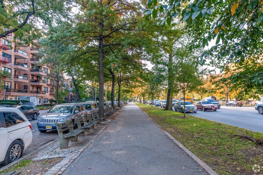 More Photos Of 313-319 Ocean Pky, Brooklyn Apartments For Lease