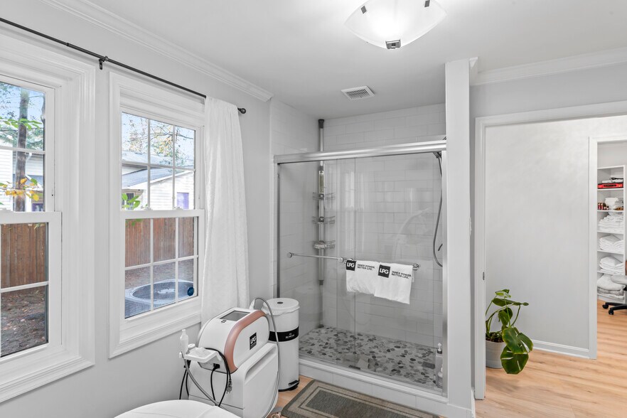 More Photos Of 2102 Gallows Rd, Vienna Medical For Lease