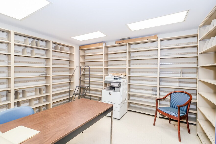More Photos Of 1487 Belk Blvd, Oxford Office For Sale