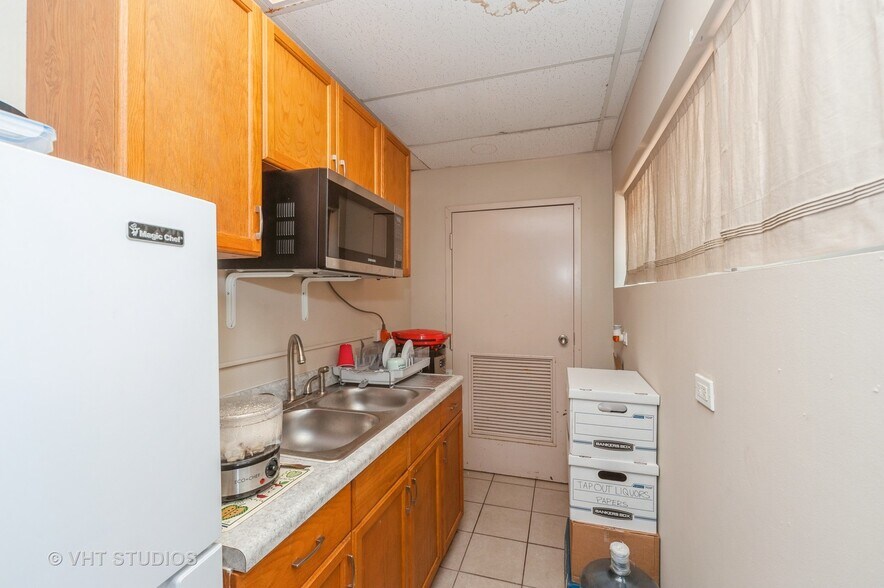 More Photos Of 2864 Washington St, Waukegan Storefront Retail Office For Sale