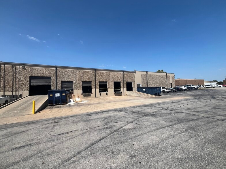 More Photos Of 4130-4150 Will Rogers Pky, Oklahoma City Warehouse For Lease