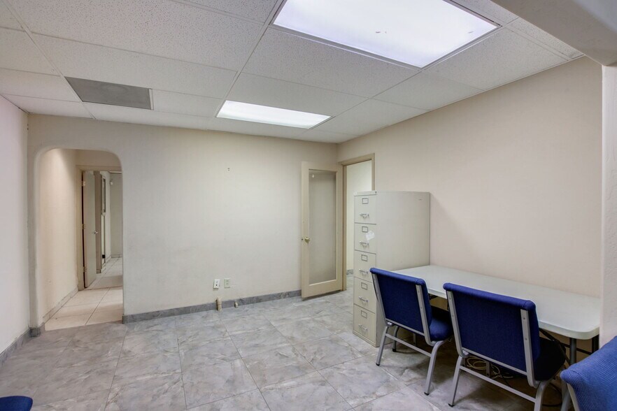 More Photos Of 4496 N Black Canyon Fwy, Phoenix Office Residential For Sale