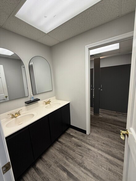 More Photos Of 3-11 Ginger Creek Village Dr, Glen Carbon Medical For Lease