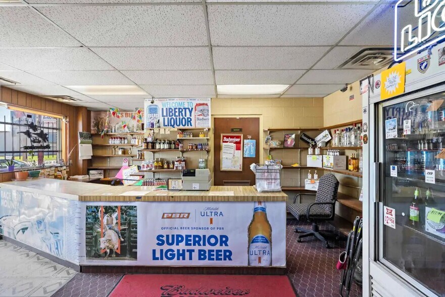 More Photos Of 2106 E 4th Ave, Hutchinson Storefront For Sale