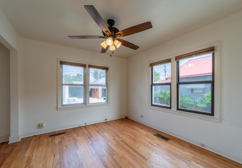 More Photos Of 517 Cherokee Ave, Mcalester Office For Lease