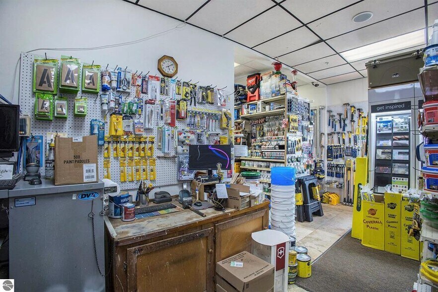 More Photos Of 310 Main St, Frankfort Storefront For Sale