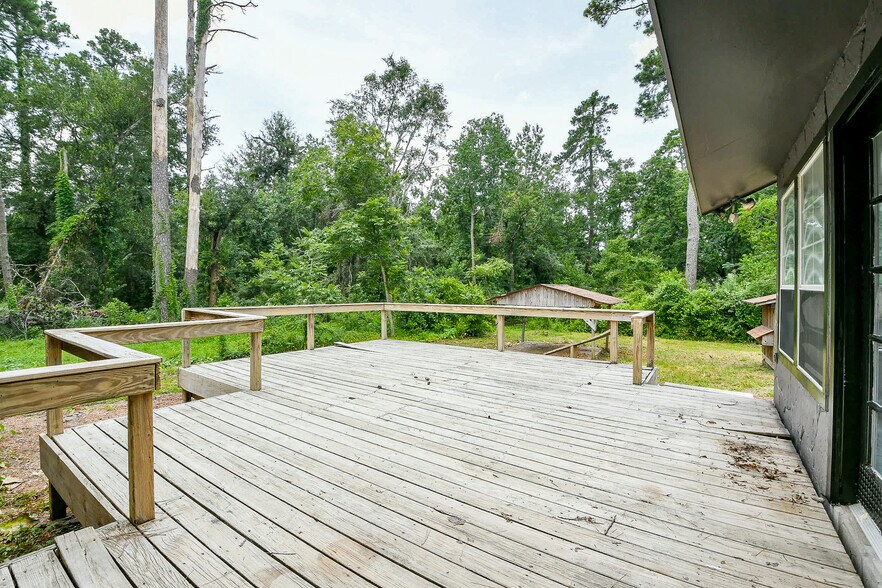 More Photos Of 33303 TX-249, Pinehurst Warehouse For Sale