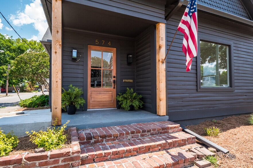 More Photos Of 574 S Cooper St, Memphis Office For Lease
